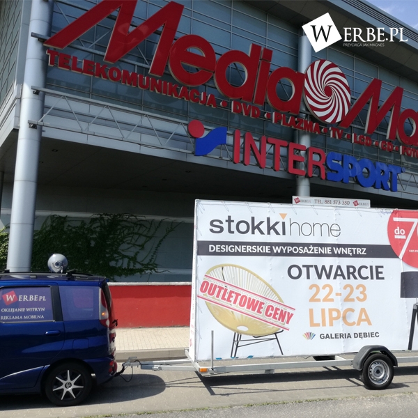 Kampania mobilna na lawetach reklamowych dla Stokki Home Poznań